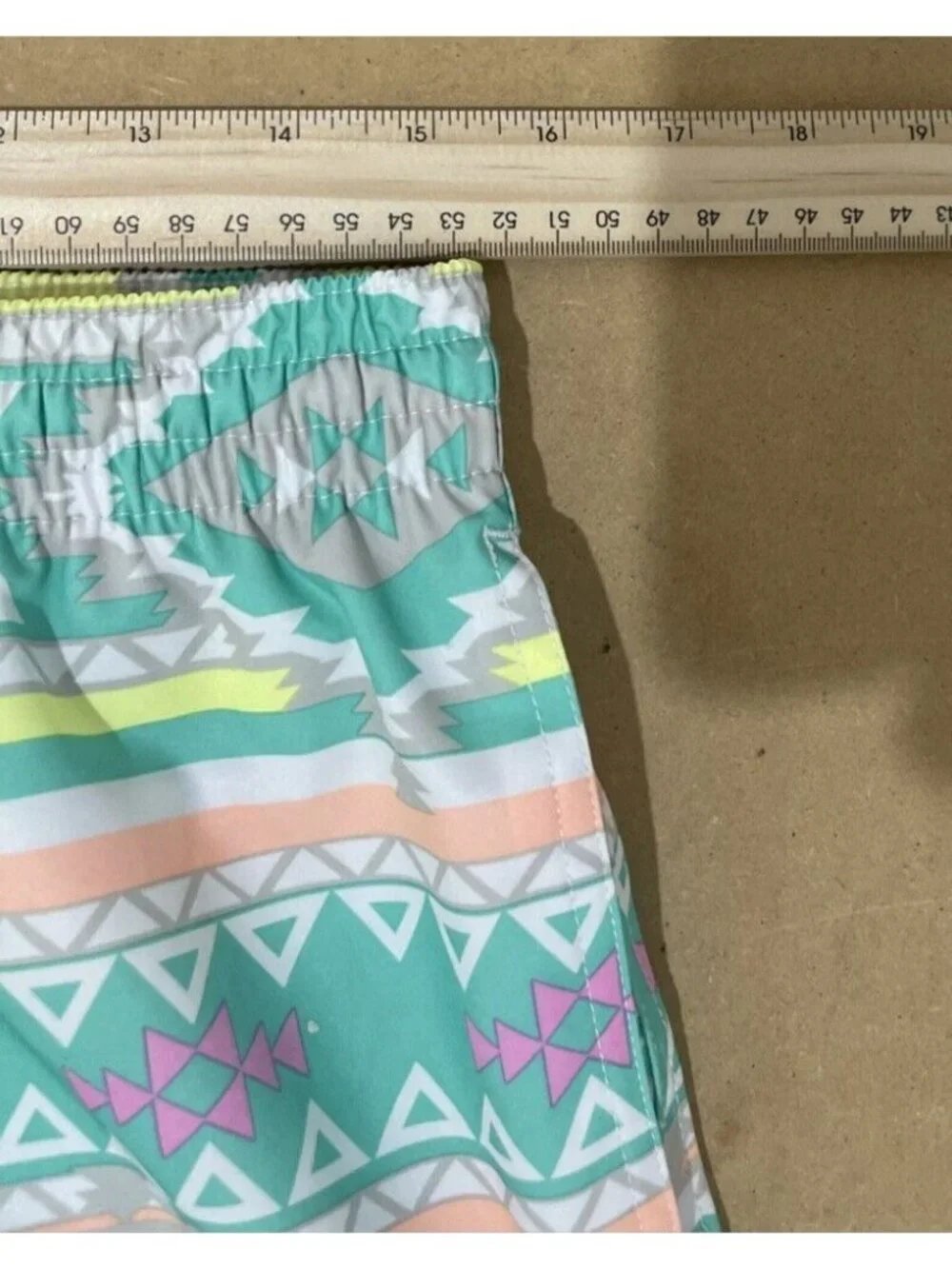 Chubbies Shorts Swim Trunks Aztec Pink Green Magenta Print Beach Mens Sz Large